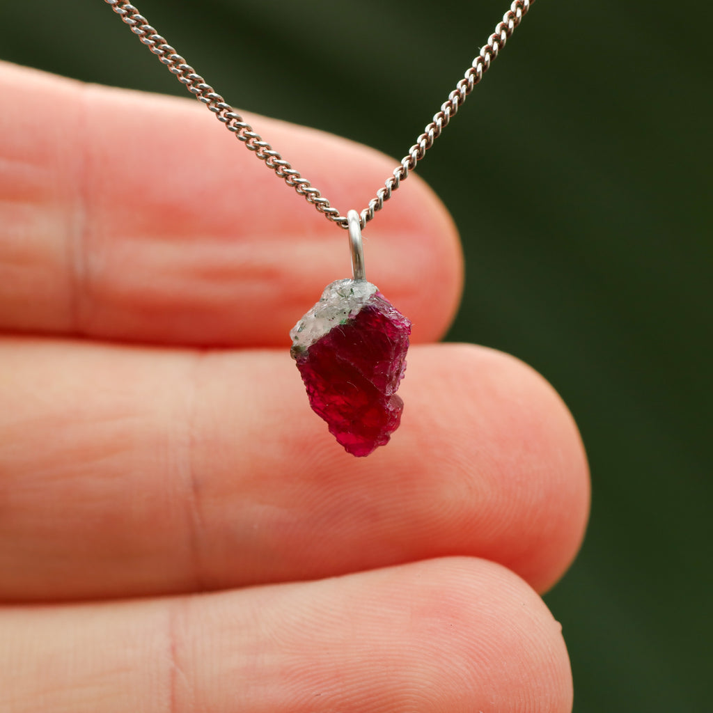 Ruwe Robijn met Zoisiet - Tanzania