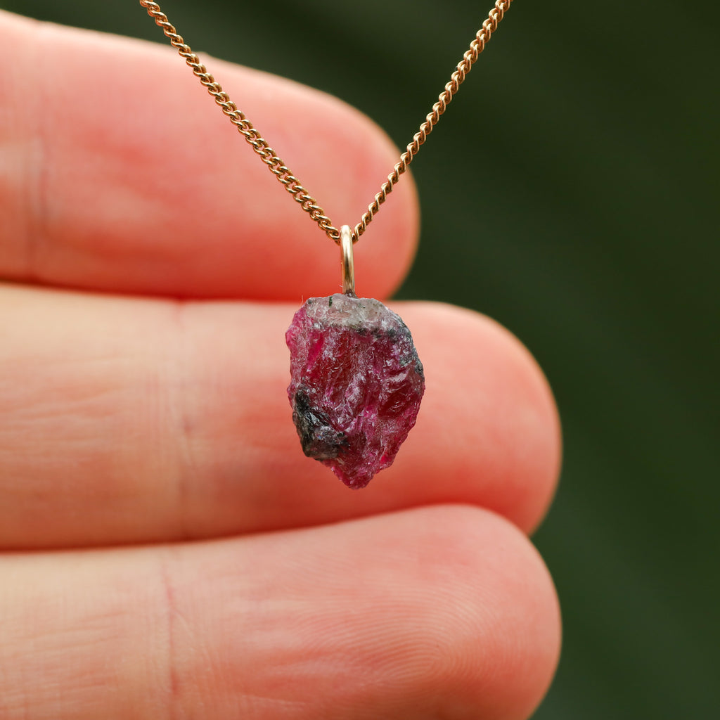 Ruwe Robijn met Zoisiet - Tanzania