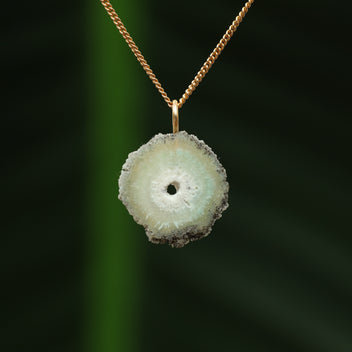 Celadoniet in kwarts hanger