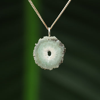 Celadoniet in kwarts hanger