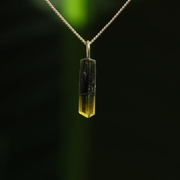 Ruwe groene toermalijn hanger