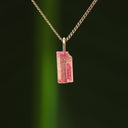 Ruwe roze toermalijn hanger