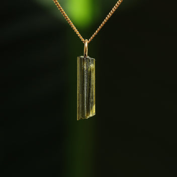 Ruwe groene toermalijn hanger
