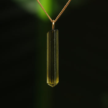 Ruwe groene toermalijn hanger