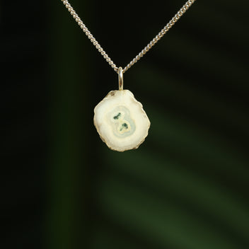 Chalcedoon met mosagaat hanger