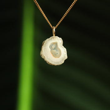 Chalcedoon met mosagaat hanger
