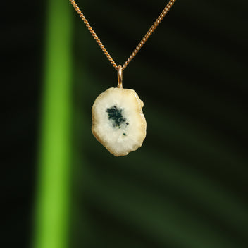 Chalcedoon met mosagaat hanger