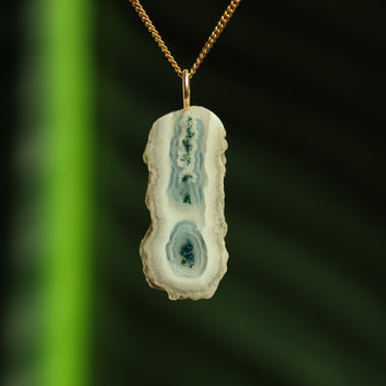 Chalcedoon met mosagaat hanger